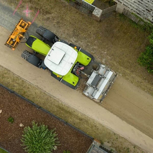 Vista Superior De FAE MTL-150, MTL-175, MTL-200, MTL-225 y MTL-250 Acopladas A Tractor: Distribución De Peso Óptima, Transmisión Por Engranajes Laterales.
