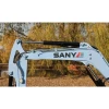 SANY SY19E2 mini excavadora eléctrica con hoja dózer, ancho 980–1.350 mm y peso operativo de 1.950 kg.