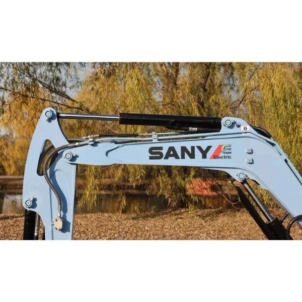 SANY SY19E2 mini excavadora eléctrica con hoja dózer, ancho 980–1.350 mm y peso operativo de 1.950 kg.