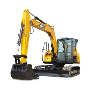 Vista frontal de la SANY SY75C con hoja dózer lista para perfilar. Excavadora giratoria de 7,28 t, ancho 2.220 mm y radio compacto. Keywords: sany sy75c ficha tecnica, opiniones.