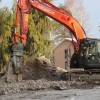 Multiprocesadores Furukawa VMX10 C, VMX13 C, VMX17 C, VMX25 C, VMX30 C y VMX35 C montados en excavadora de cadenas trabajando en obra pública de demolición y excavación, suministrados por GRUPOCIBSA.