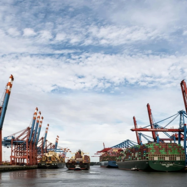 Electrificacion de maquinaria industrial en puertos y terminales logisticas alineada con la Agenda 2030 y la descarbonizacion de flotas industriales de GRUPOCIBSA.