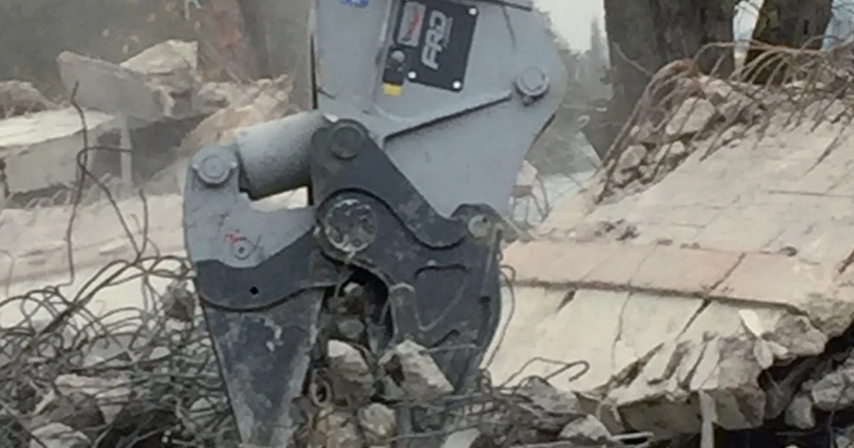 Multiprocesador Furukawa VMX10-M, VMX13-M, VMX17-M, VMX25-M, VMX30-M y VMX35-M en trabajo de demolición y gestión de escombros | GRUPOCIBSA.