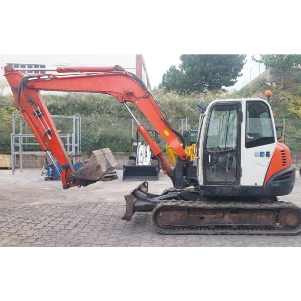 Excavadora Kubota KX080-3 Segunda Mano En Vista Lateral Para Obra.