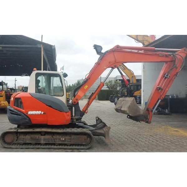 Vista Lateral Kubota KX080-3 Segunda Mano Con Brazo Y Cazo.