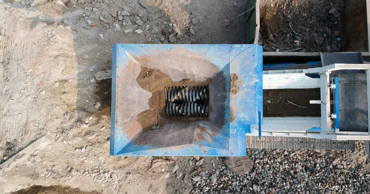 Planta completa con trituradora CAMS FTR 1500 FTR 1200 FTR 1000 y FTR 750 y cintas de clasificación de materiales operada por GRUPOCIBSA.