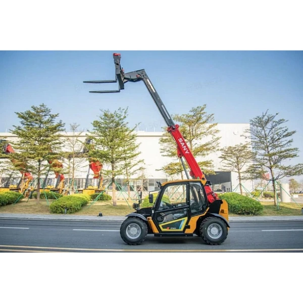 Manipulador Telescopico SANY STH625 Trabajando En Exterior.