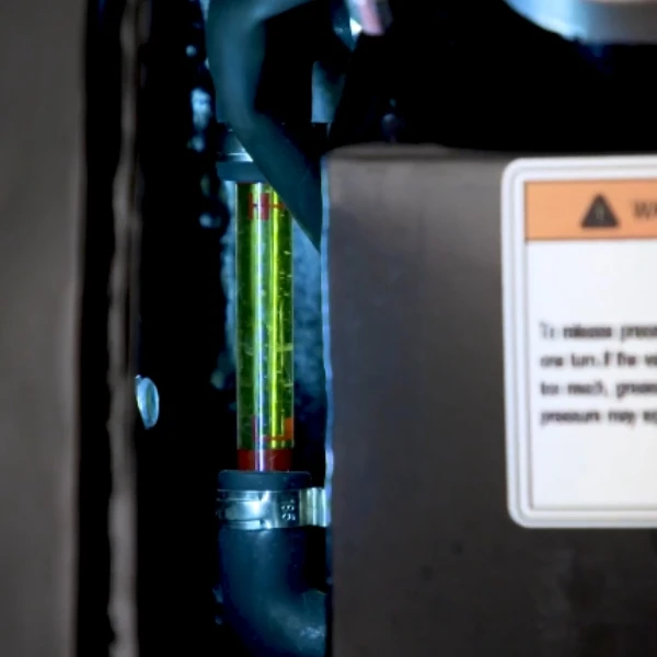 Indicador de nivel de aceite hidráulico en la mini excavadora eléctrica SANY SY19E SY19E2.