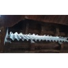 Interior de la cuchara trituradora MB BF90.3 S4 de segunda mano, cámara de trituración y placas visibles.