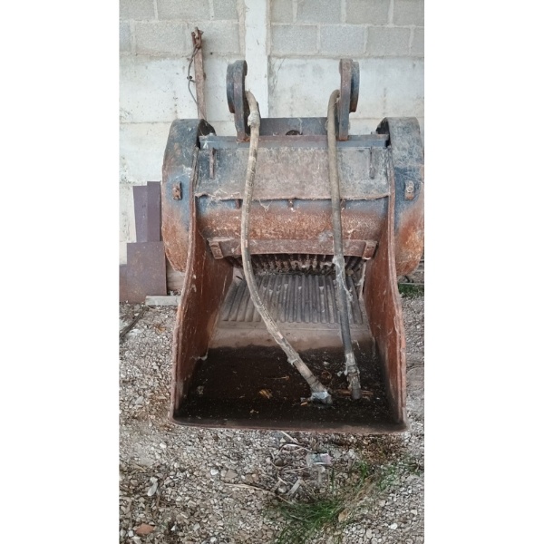 Detalle de dientes y mandíbulas en la MB BF90.3 S4 usada, zona de trituración en primer plano.