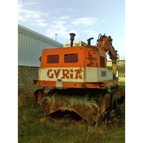Excavadora GURIA 90 usada.