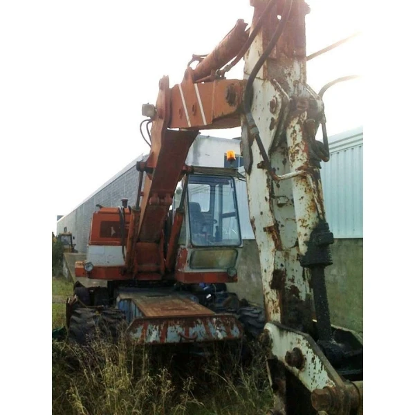 Excavadora GURIA 90 usada.